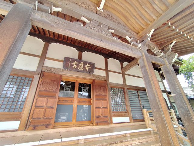 本堂左のお地蔵様