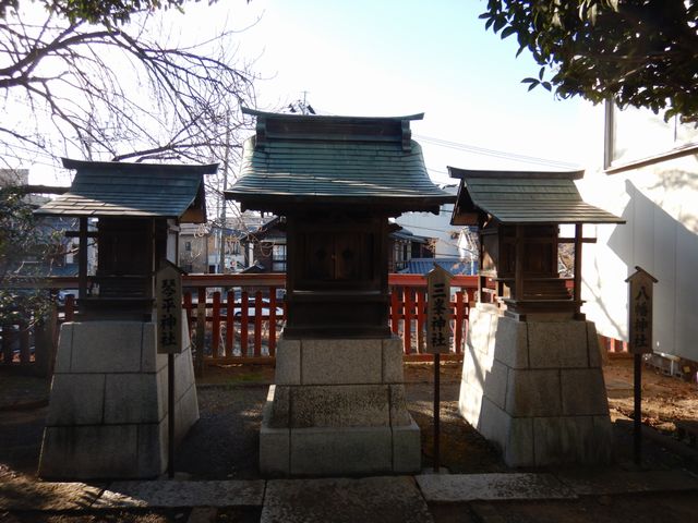 六塚稲荷神社 3つの末社