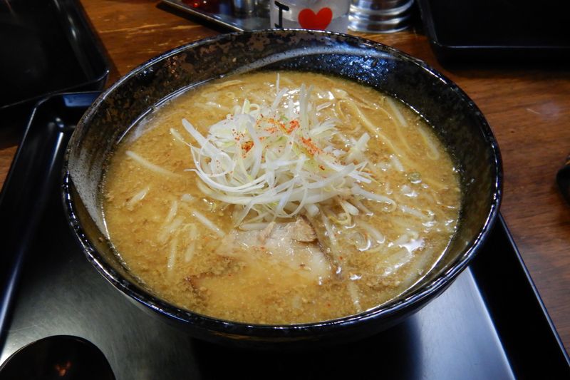 川越「もちもちの木」のラーメン