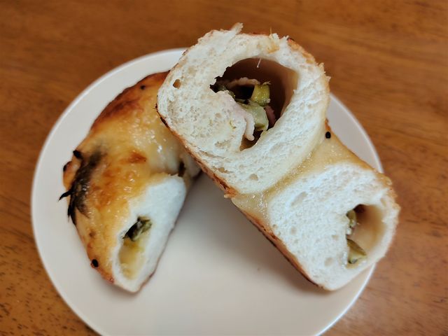 チーズinアスパラベーコンベーグル
