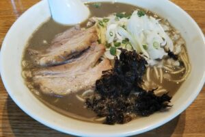 川越・中村屋総本山の魚介ラーメン「煮干しそば」を実食レビュー!