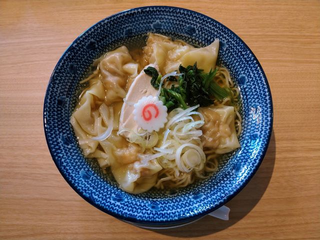 鶏だし海老雲呑麺