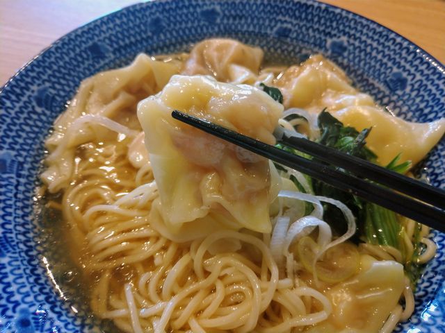 鶏だし海老雲呑麺
