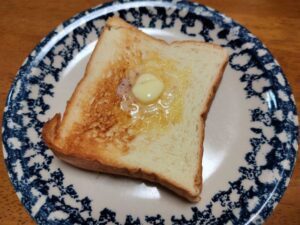 西川越「シルキーポーネ川越店」の高級食パンを実際に食べて口コミレビュー！バタートーストが最高でした