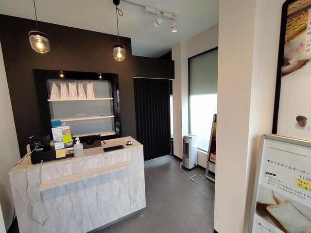高級食パン SILKYPONE 川越店