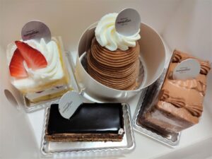南大塚駅前にオープンした「モンペリエ洋菓子店」に訪問！4種類のケーキを実食レビュー