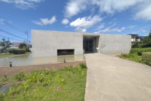 「ヤオコー川越美術館」は絵画・建築・ピアノが楽しめる美術館!油絵とカフェを堪能しました