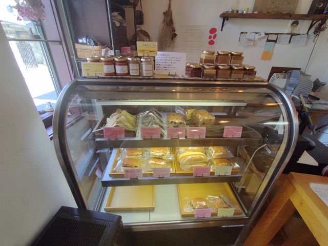 お惣菜パンや菓子パン