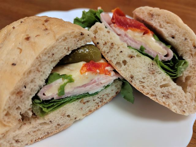 カントリーローストハムとブリーチーズのカスクルート