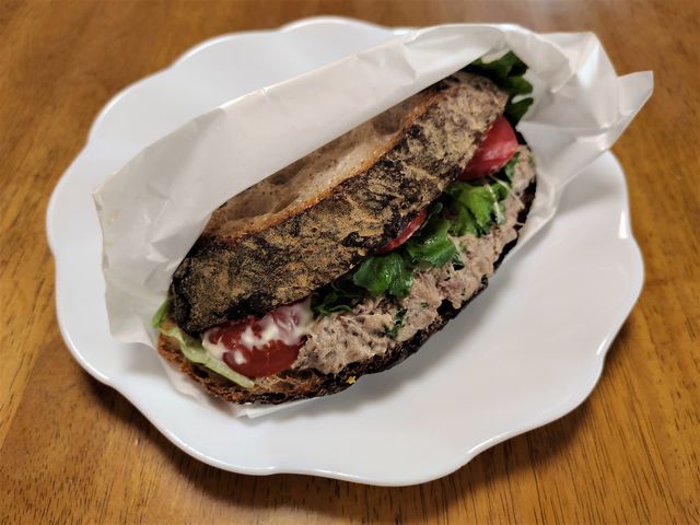 サバとクリームチーズのカンパーニュサンド
