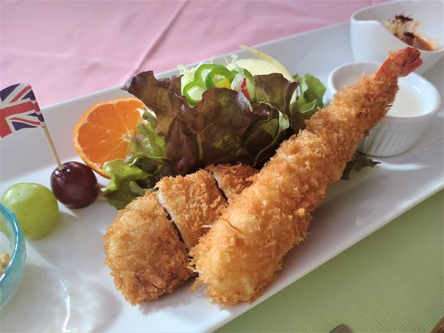 メインのエビフライ&カツレツ