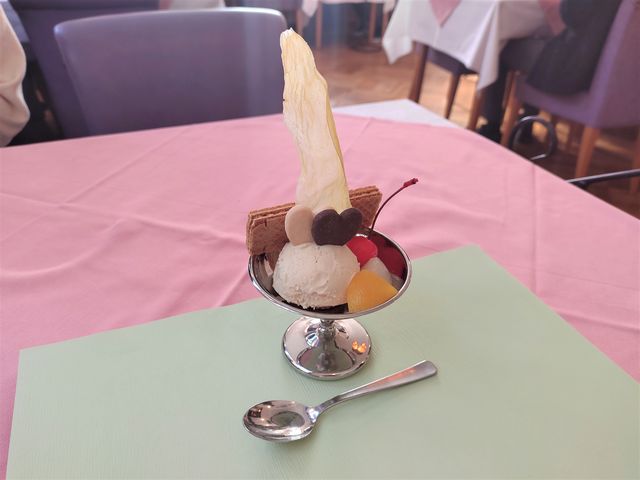 デザートは「アイスクリン」