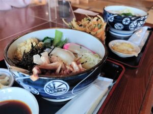 田舎うどん 伊佐沼庵│築100年の古民家で頂く太麺うどんとサクサク天ぷら!
