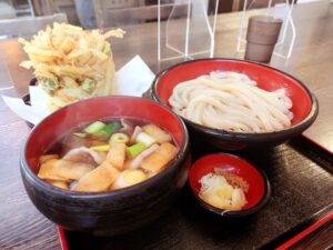 川越「うどん本舗」肉汁うどんと巨大かき揚げを実食！