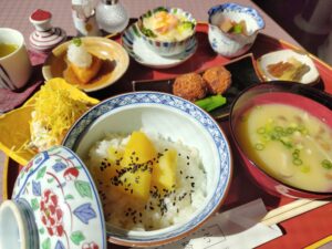 陶器店のカフェ「陶路子」にてさつまいもミニ懐石を実食!