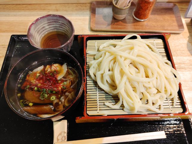 なすと豚バラ肉につけ汁うどん