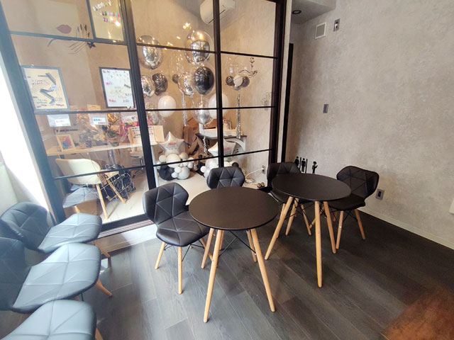 川越 KUROcafeの内装