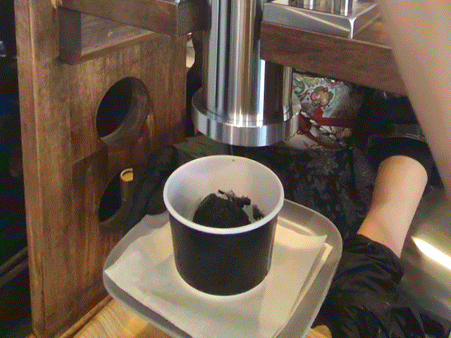 KUROcafeのモンブラン絞り