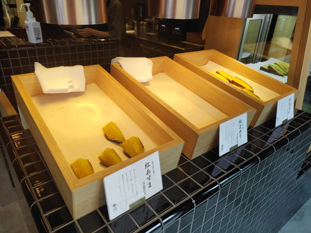 やきいも芋川のショーケース