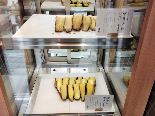 やきいも芋川のショーケース