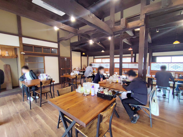 古民家らぁめん銀水の店内