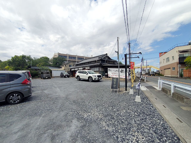 古民家らぁめん銀水の駐車場