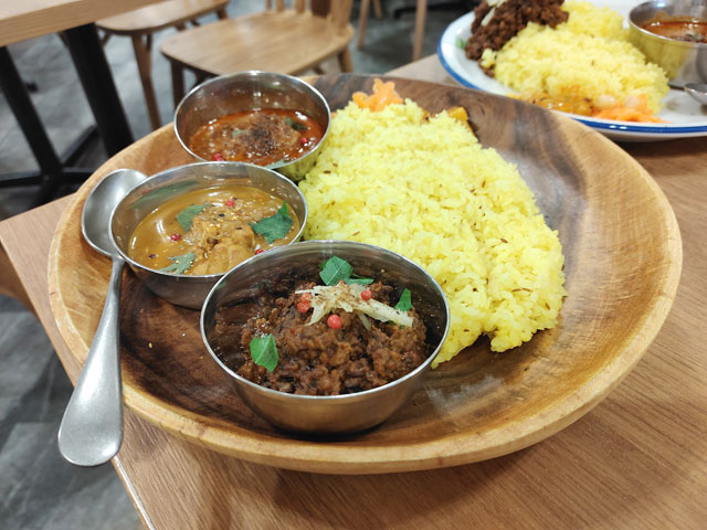 negombo33の3種盛りカレー