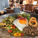 川越「茶房's」千円で楽しめるエスニックランチ！大皿ガパオライスが絶品です