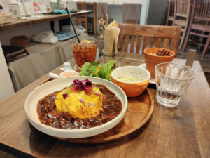 花香楽│花屋の中にあるカフェでお花に彩られたランチ&スイーツを!
