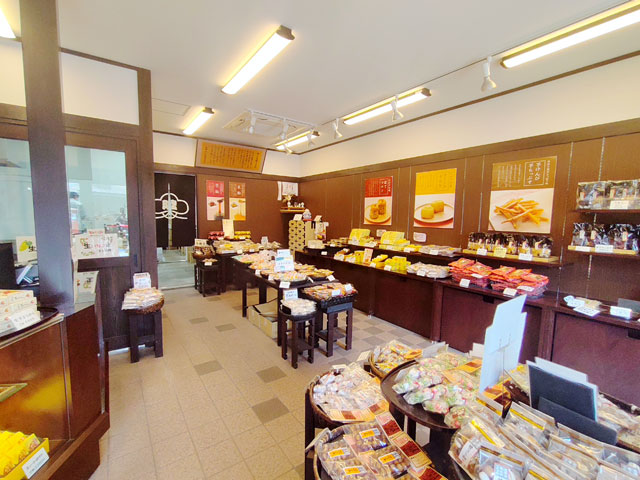 松陸製菓の店内