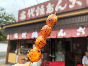 名代焼だんご 松山商店│蓮馨寺のお団子屋さん！昔ながらの醤油焼き団子を実食