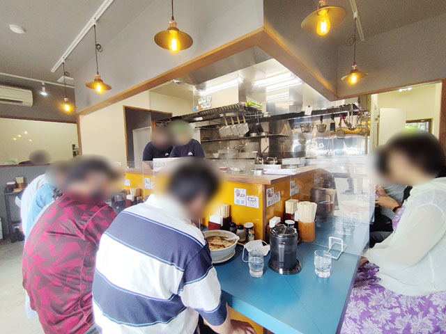川越 らーめんよし丸の店内