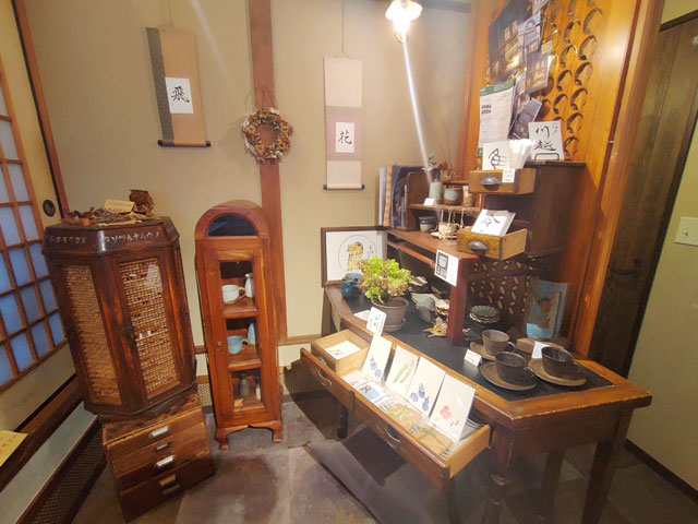 川越メル珈琲の店内