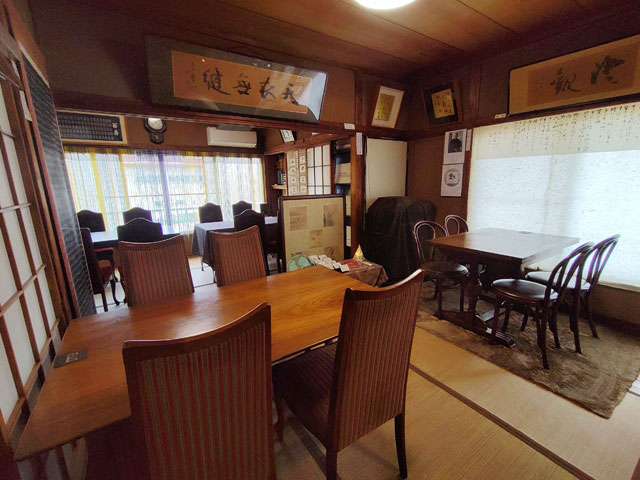 川越メル珈琲の店内