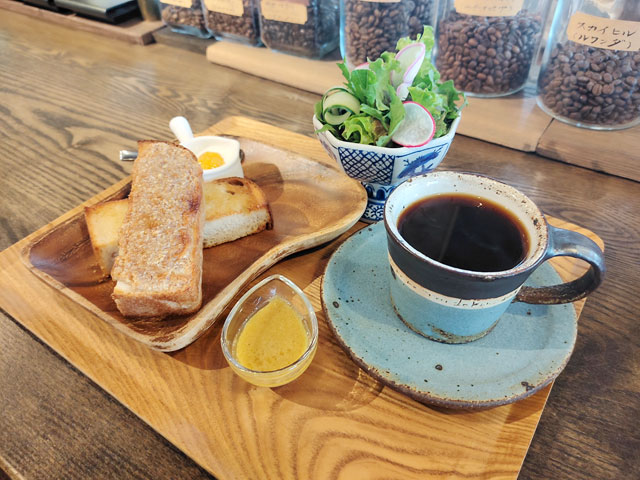 川越メル珈琲のコーヒーとトースト