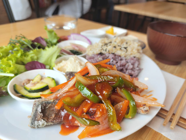 8+8cafeのランチプレート