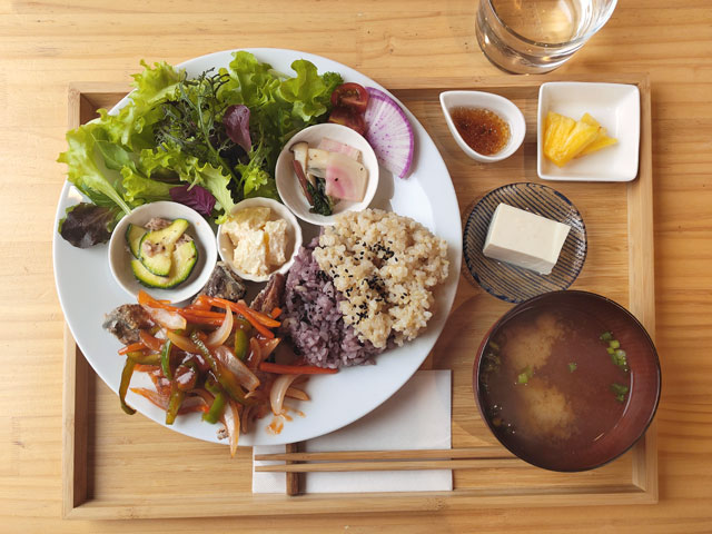 8+8cafeのランチプレート