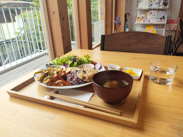 8+8cafeのランチプレート