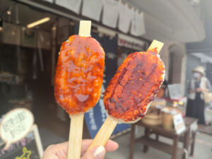 醤遊王国│川越の醤油屋さんで五平餅2種類を食べ歩き！