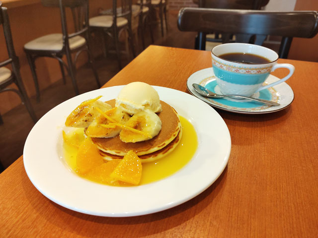 cafe Brickのコーヒーとパンケーキ