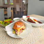 GRILL&DINING 32│肉料理が美味しいレストラン！ロコモコ丼とポークサンドのランチを実食