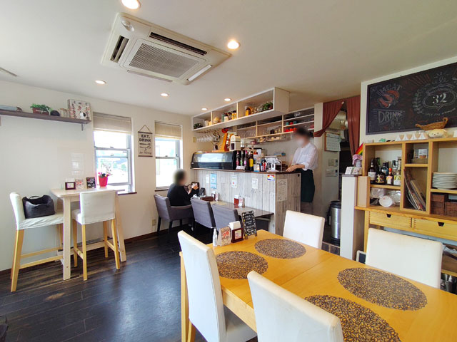 GRILL&DINING32の店内