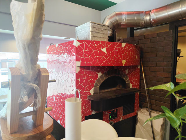 KOEDOイタリアンルーチェのピザ窯