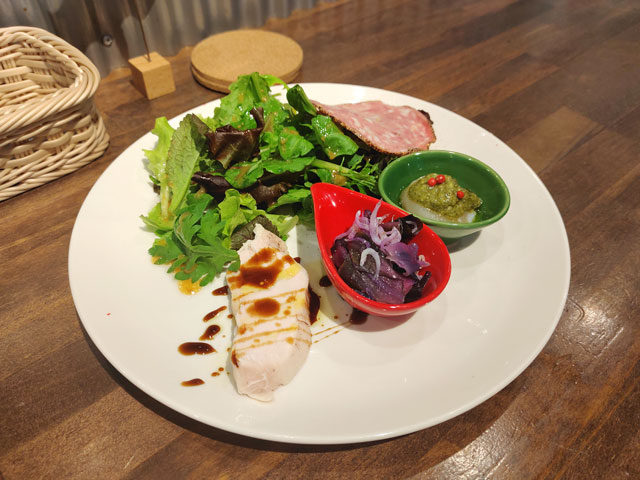 KOEDOイタリアンルーチェのサラダと前菜