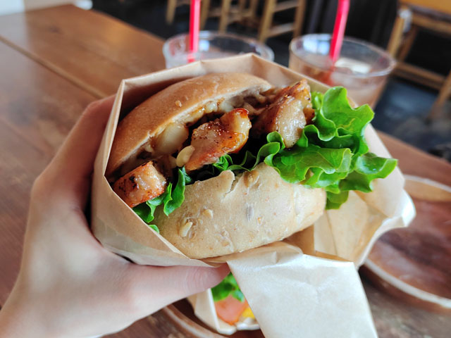 バニトイベーグル 蔵づくり本店のテリヤキチキンサンド