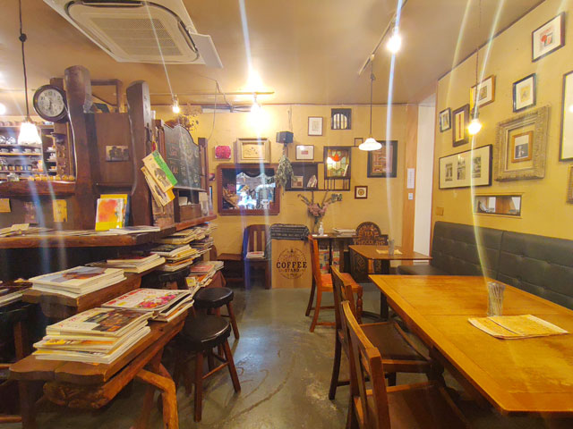あぶり珈琲の店内