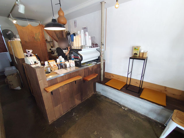 HILL PINE'S ESPRESSOの店内