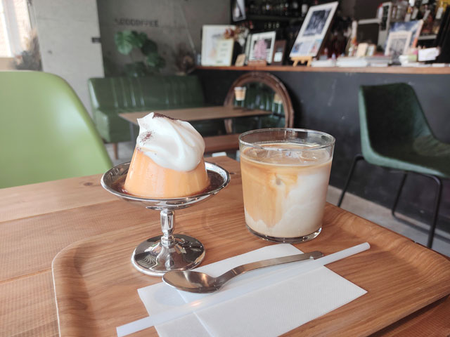 LEC COFFEEのコーヒーとプリン