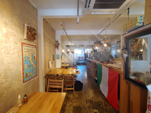 PIZZERIA ROCCOの内装