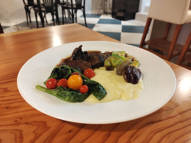 Bellknotの牛ほほ赤ワイン煮